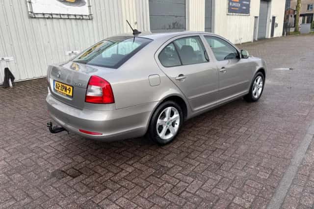 Škoda Octavia (2013) thumbnail 2