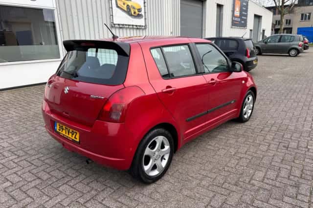 Suzuki Swift (2007) thumbnail 2