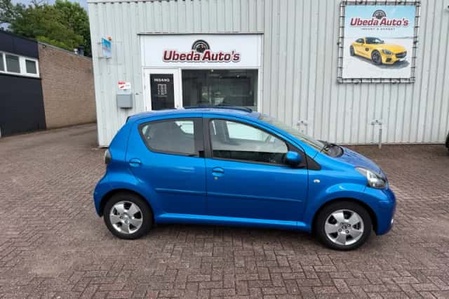 Toyota Aygo (2009) thumbnail 1