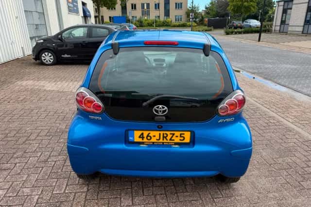 Toyota Aygo (2009) thumbnail 3