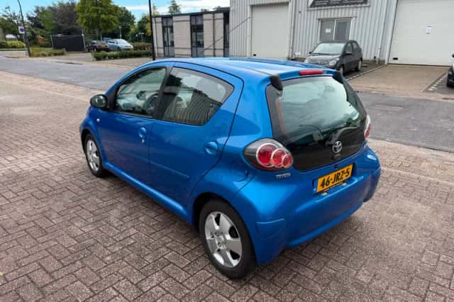 Toyota Aygo (2009) thumbnail 4