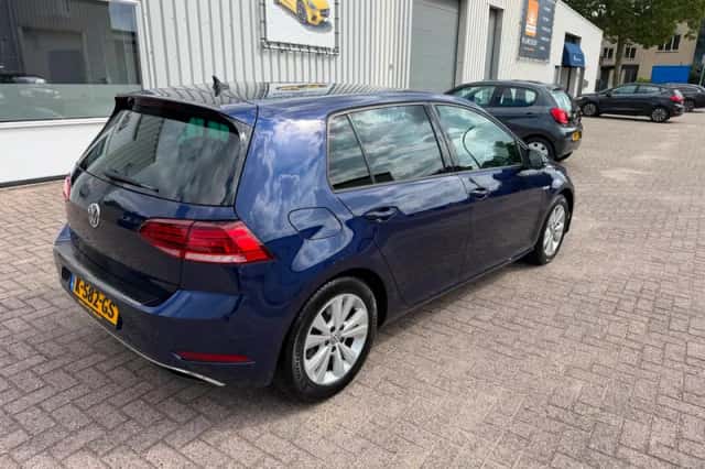 Volkswagen Golf (2020) thumbnail 2