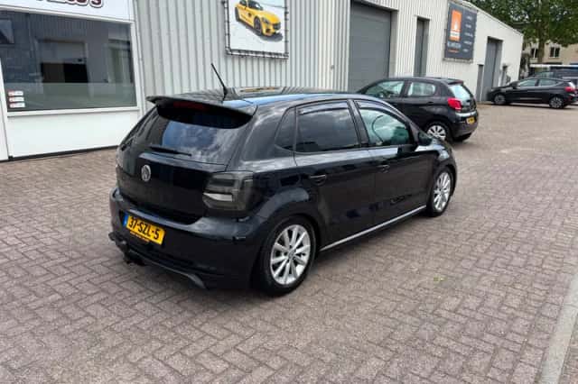 Volkswagen Polo (2012) thumbnail 2