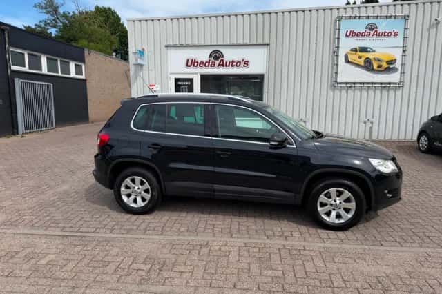 Volkswagen Tiguan (2011) thumbnail 1