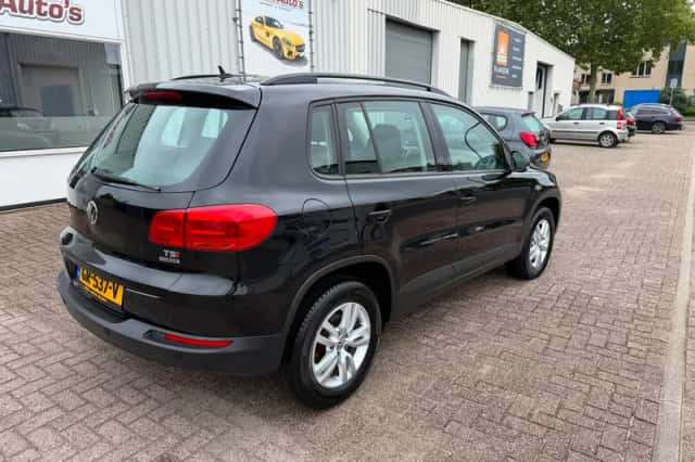 Volkswagen Tiguan (2012) thumbnail 2