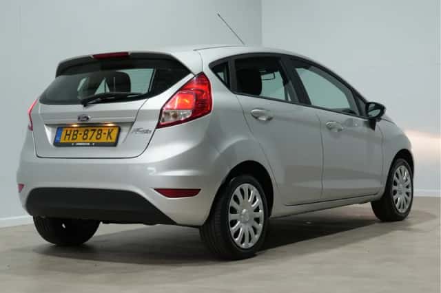 Ford Fiesta (2015) thumbnail 3