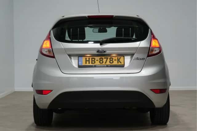 Ford Fiesta (2015) thumbnail 5