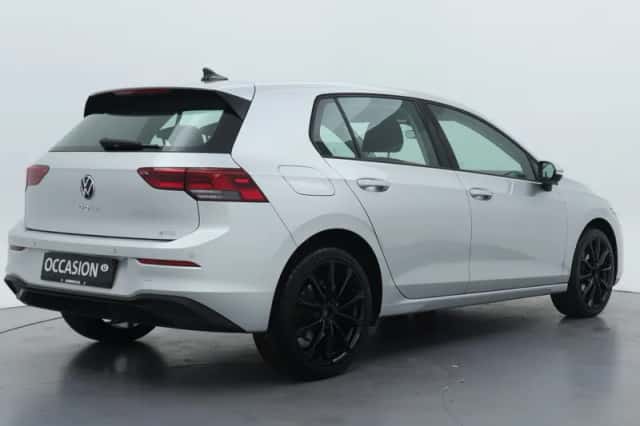 Volkswagen Golf (2023) thumbnail 2