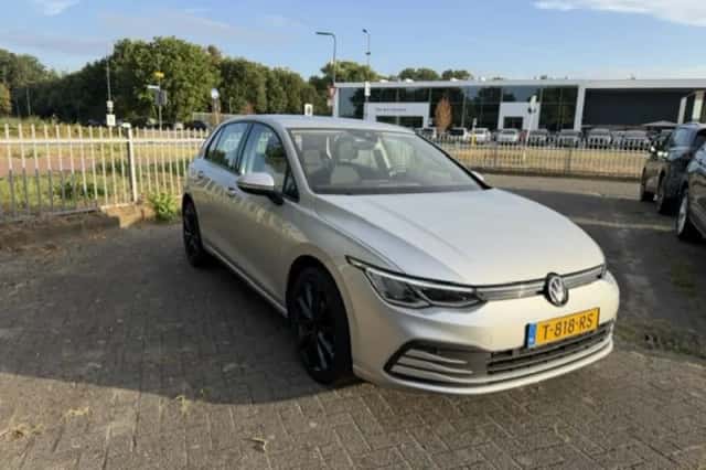 Volkswagen Golf (2023) thumbnail 3