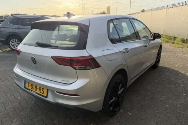 Volkswagen Golf (2023) thumbnail 4