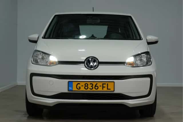 Volkswagen Up! (2019) thumbnail 3