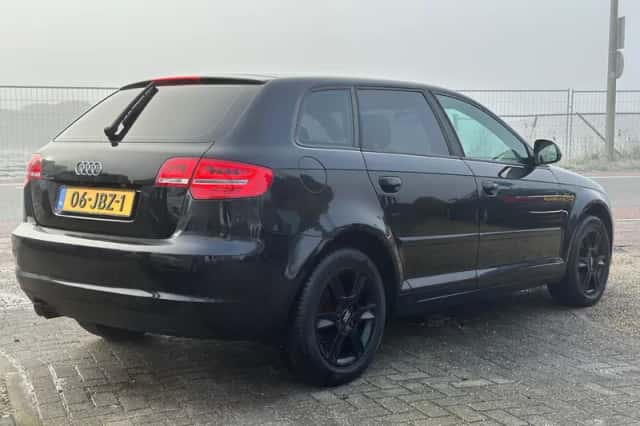 Audi A3 (2009) thumbnail 2