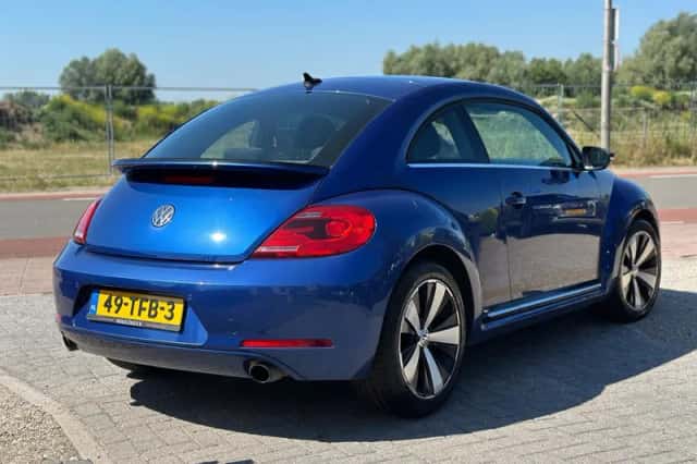 Volkswagen Beetle (2012) thumbnail 2