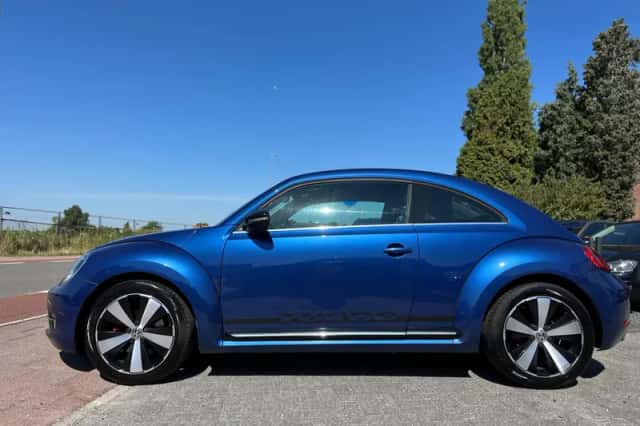 Volkswagen Beetle (2012) thumbnail 3