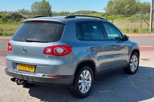 Volkswagen Tiguan (2008) thumbnail 2