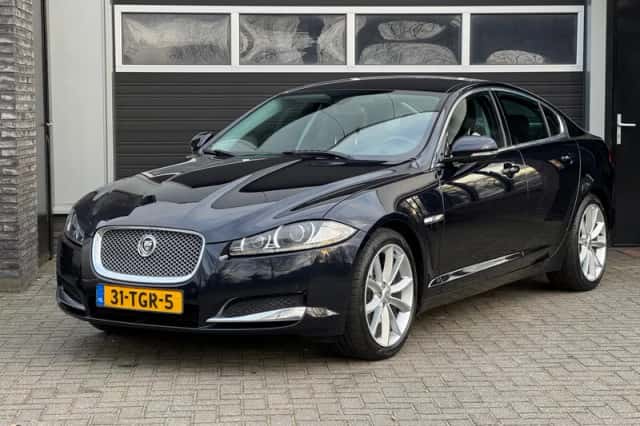 Jaguar XF (2012) thumbnail 1