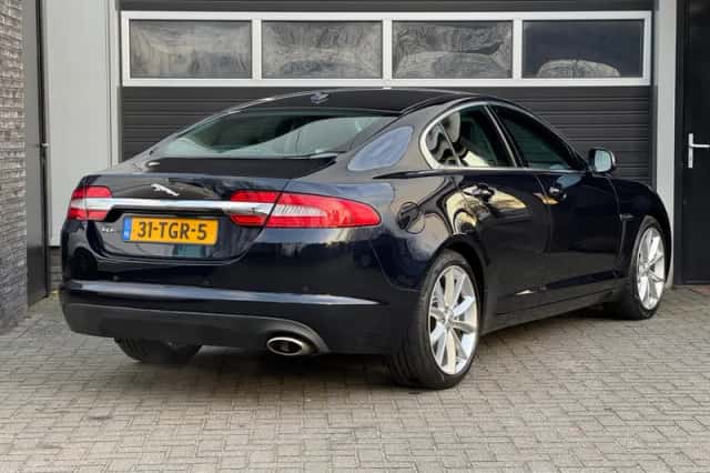 Jaguar XF (2012) thumbnail 4