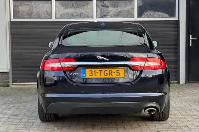 Jaguar XF (2012) thumbnail 5