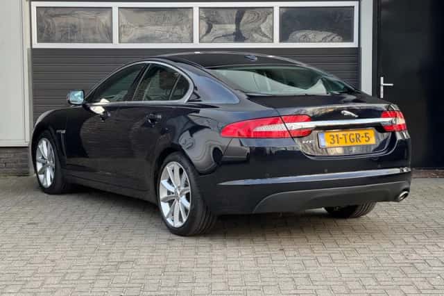 Jaguar XF (2012) thumbnail 6