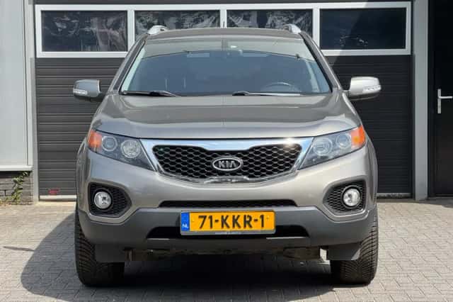 Kia Sorento (2010) thumbnail 2