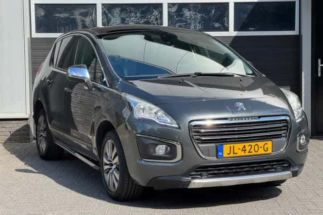 Peugeot 3008 (2016) thumbnail 3