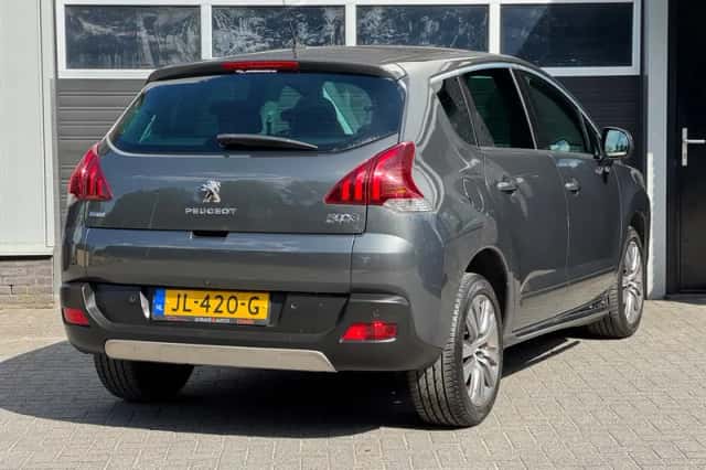 Peugeot 3008 (2016) thumbnail 4