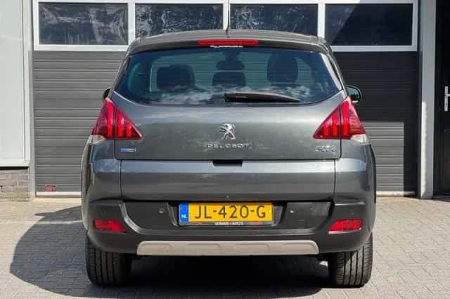 Peugeot 3008 (2016) thumbnail 5