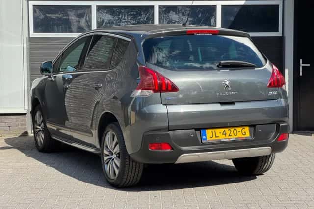 Peugeot 3008 (2016) thumbnail 6