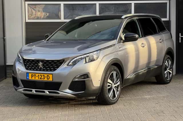 Peugeot 5008 (2017) thumbnail 1
