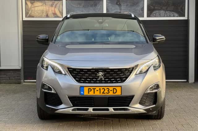Peugeot 5008 (2017) thumbnail 2