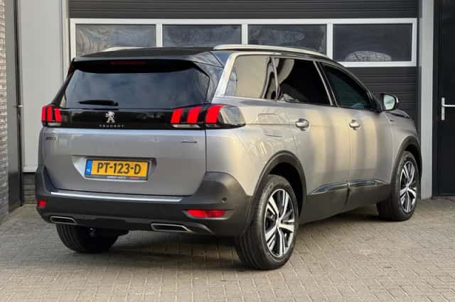 Peugeot 5008 (2017) thumbnail 4