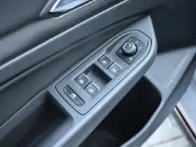 Volkswagen Golf thumbnail 32
