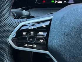 Volkswagen Golf (2022) thumbnail 30