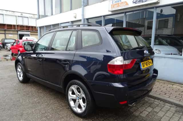 BMW X3 (2009) thumbnail 3