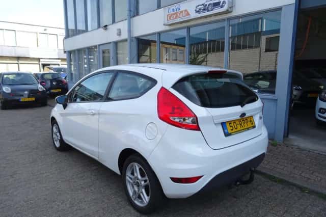 Ford Fiesta (2011) thumbnail 3