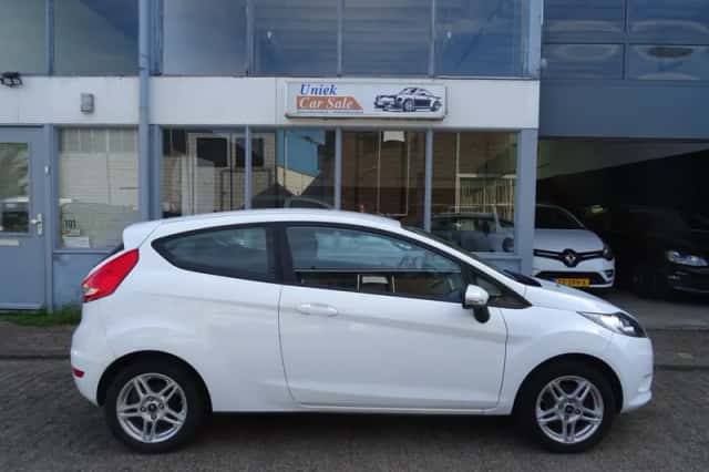 Ford Fiesta (2011) thumbnail 5
