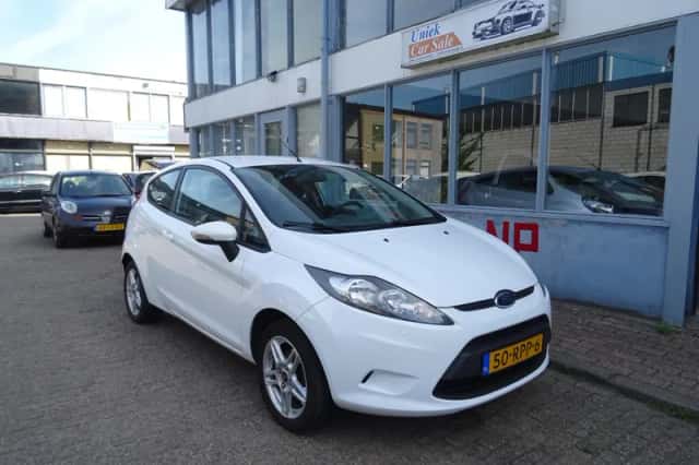 Ford Fiesta (2011) thumbnail 6