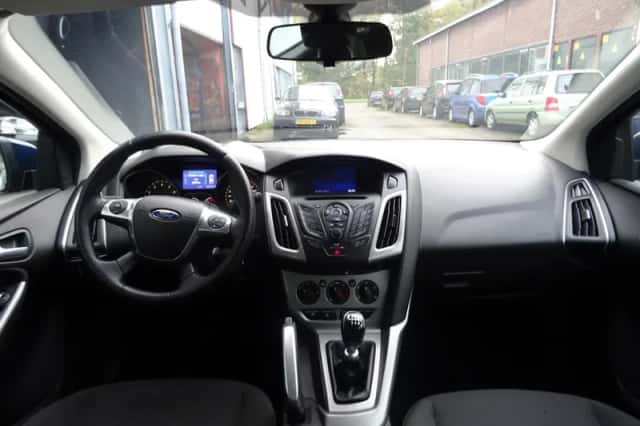 Ford Focus (2013) thumbnail 4