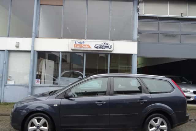 Ford Focus (2007) thumbnail 2