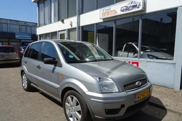 Ford Fusion (2004) thumbnail 4
