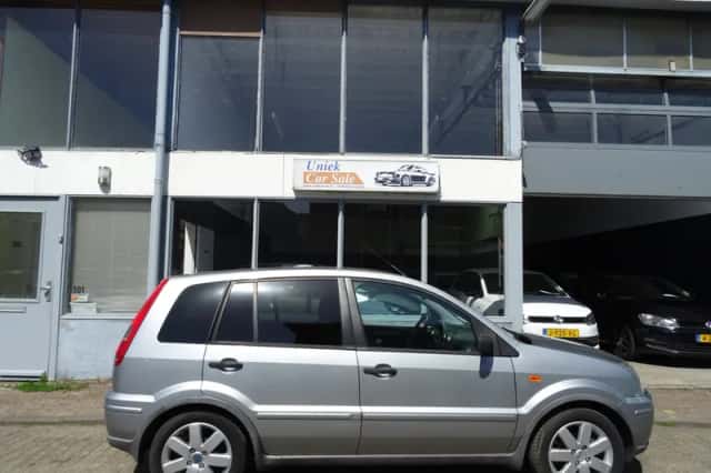 Ford Fusion (2004) thumbnail 5