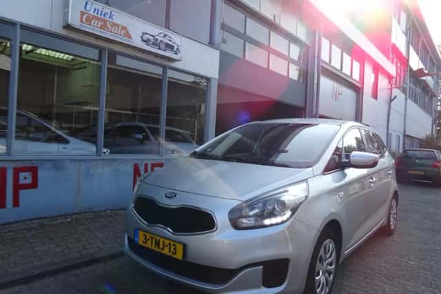 Kia Carens (2014) thumbnail 1