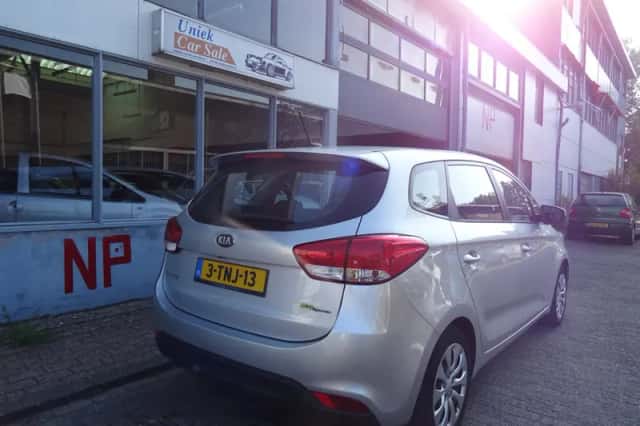 Kia Carens (2014) thumbnail 5