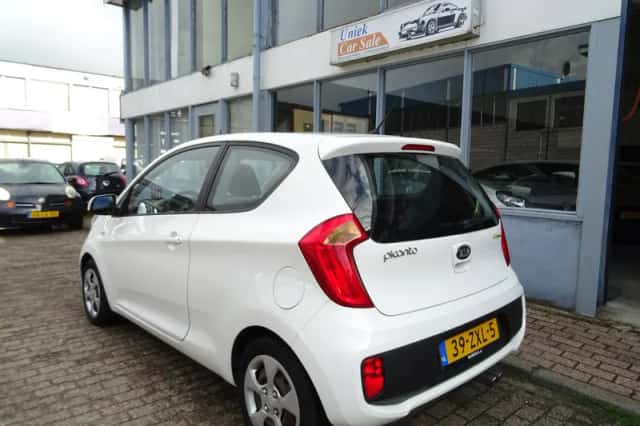 Kia Picanto (2013) thumbnail 3