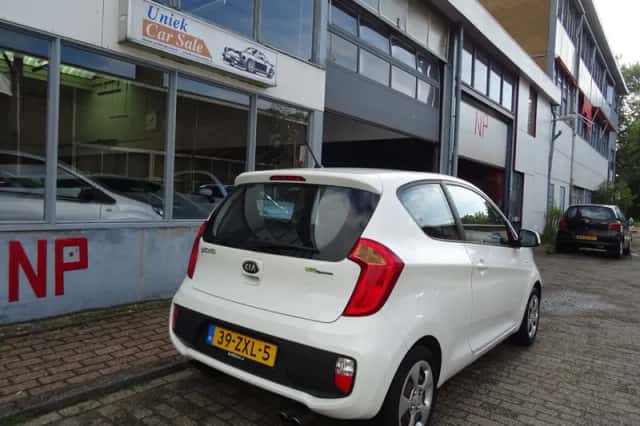 Kia Picanto (2013) thumbnail 4