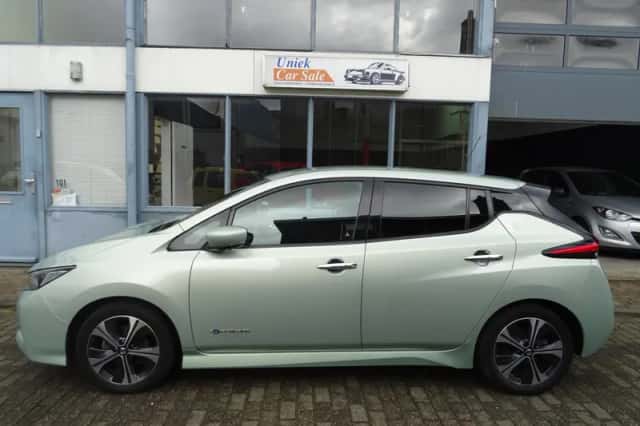 Nissan Leaf (2018) thumbnail 2
