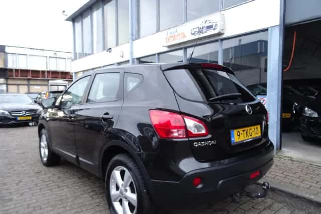 Nissan Qashqai (2010) thumbnail 3