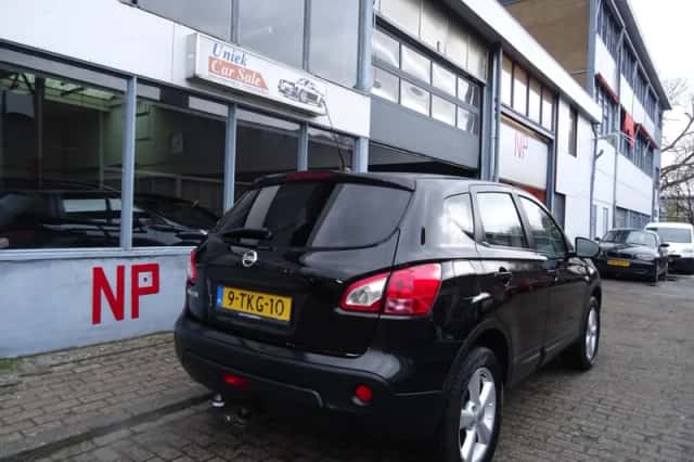 Nissan Qashqai (2010) thumbnail 4