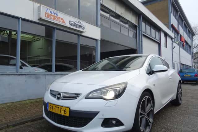 Opel Astra GTC (2012) thumbnail 1