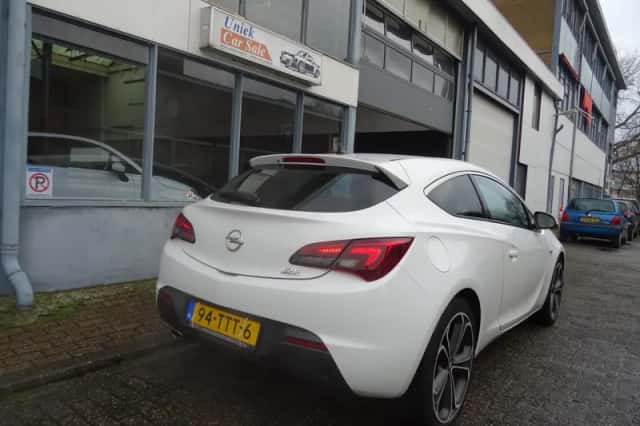 Opel Astra GTC (2012) thumbnail 4